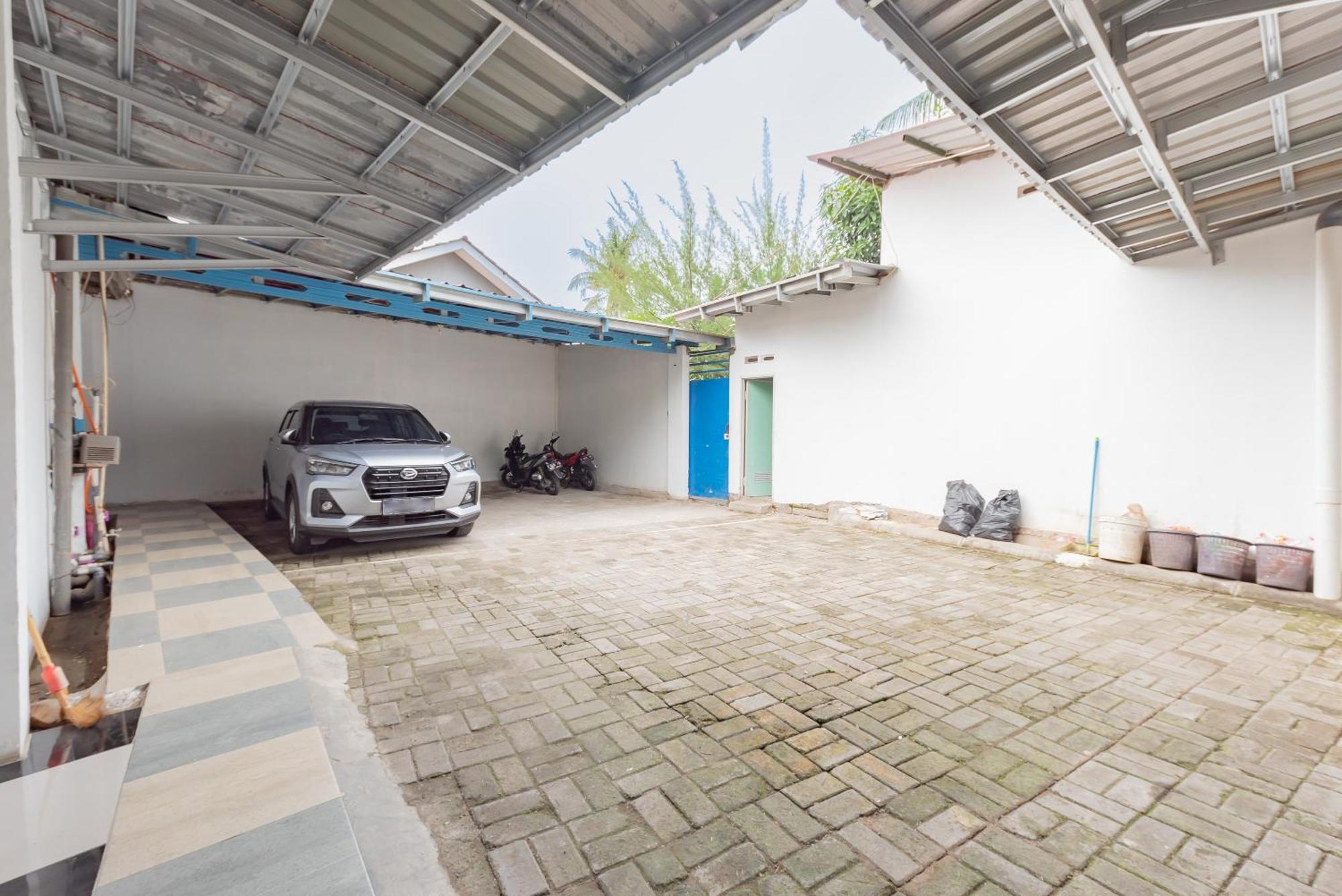 Reddoorz At Jalan Otista Karawang Hotel Exterior photo
